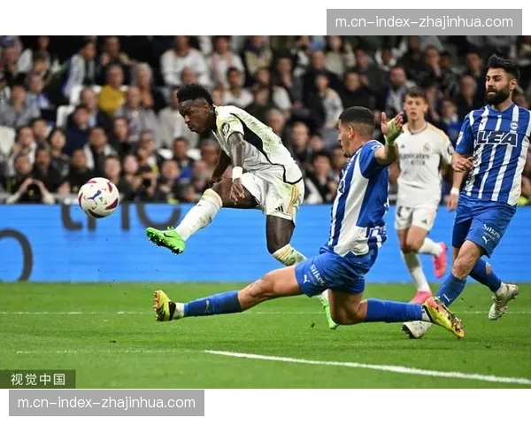 贝林厄姆与维尼修斯默契渐生 皇马前场进攻组合威力初显 贝林厄姆与维尼修斯默契渐生 皇马前场进攻组合威力初显